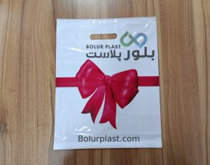 نایلون دسته تقویت طرح دار سفید با چاپ لوگوی بلور پلاست و طرح پاپیون قرمز